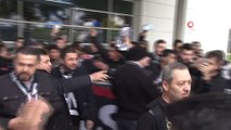 Beşiktaş, Antalya'ya ulaştıTaraftarlardan Burak Yılmaz tepkisi