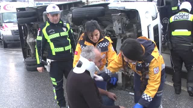 Devrilen Kamyonetin Sürücüsü Yaralandı - Kocaeli
