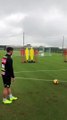 Dries Mertens  enchaîne les coups-francs à l'entrainement