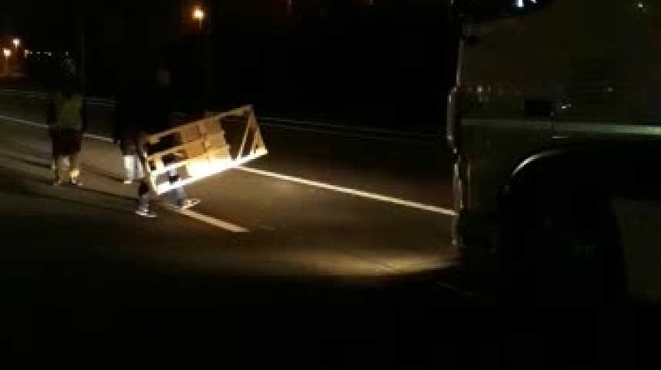 Les Gilets Jaunes bloquent la E25 au poste-frontière de Visé vers les Pays-Bas