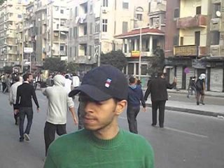 فيديو اشتباكات عنيفة بين المعارضين و المؤيدين لقرار الرئيس بالاسكندرية