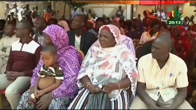 RTB - Don de matériels et de médicaments du Président de l’Assemblée nationale à la l’association des travailleurs de la roche de Pissy