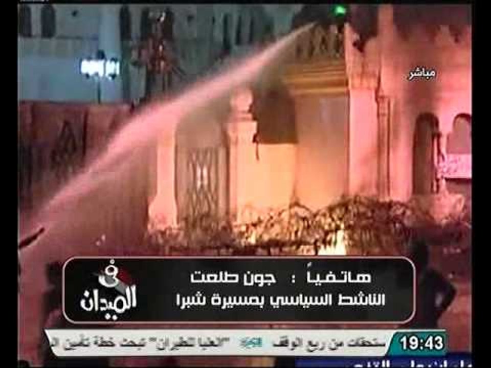 بالفيديو متظاهر يتحدي مياة قوات الامن امام الاتحادية