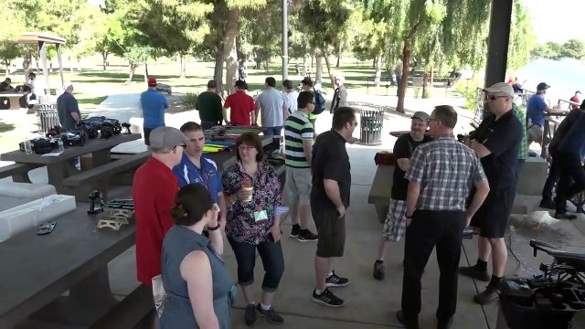 Traxxas X-MAXX Extreme Hydroplane - Runs over M41 boat ( 720 X 1280 )