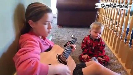 Down Sendromlu Kardeşiyle Düet Yapan Abla