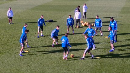 Real Madrid - Kroos chambré par ses coéquipiers lors d'un toro