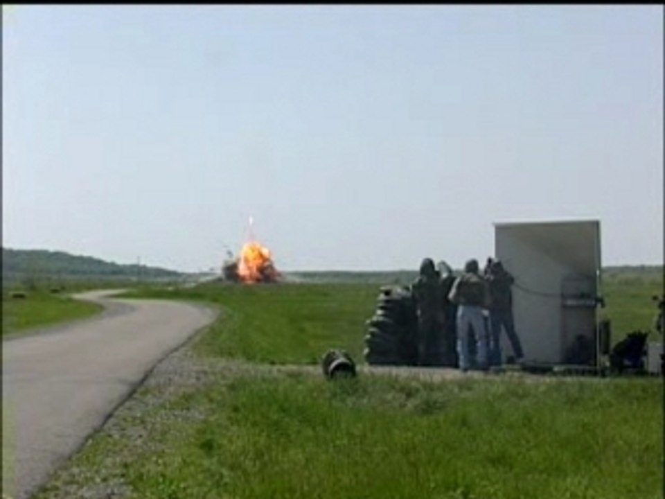 VIDEO MILITARY - War on Iraq - What a Hellfire Rocket does t