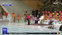 [이 시각 세계] 서커스 체험하는 교황 '웃음꽃 활짝'