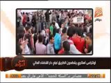 مسيرة الألتراس تقطع شارع الجلاء وترفض رفع شعارات رابعة