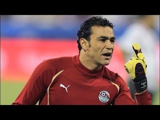 شاهد : "عصام الحضري" يلقي ميكروفون "بين سبورت" ويهين #قطر علناً بمؤتمر صحفي