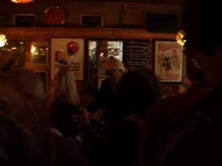 kees van der hoef doet een dansje