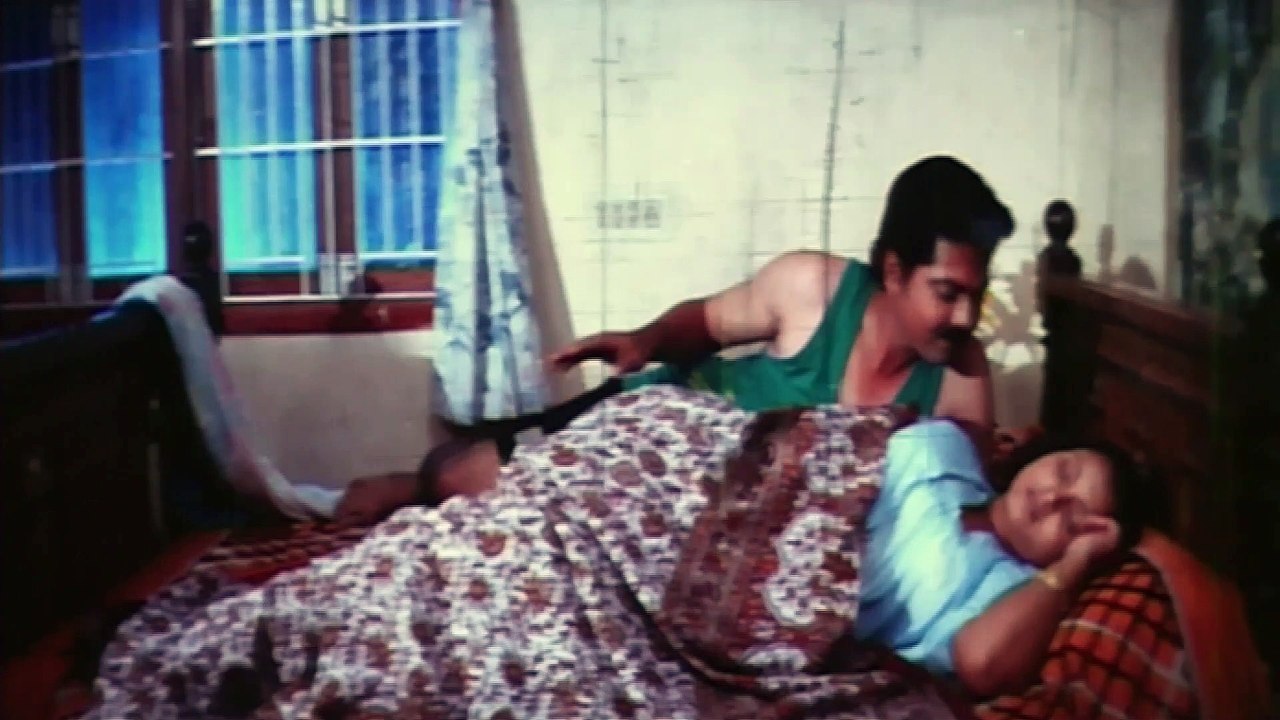 MALLU ACTRESS ENJOING WITH AGED HUSBAND IN AAYERATHIL ORUTHI 3