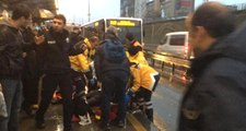 Metrobüs Durağında Kaza! Seferlerde Aksamalar Yaşandı
