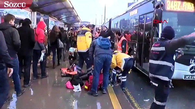 İstanbul’da metrobüs yolcuya çarptı