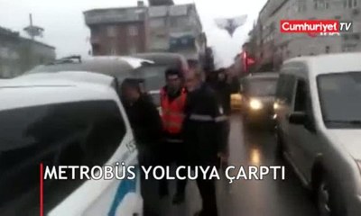 Metrobüs yolcuya çarptı, seferler aksadımmmmmm