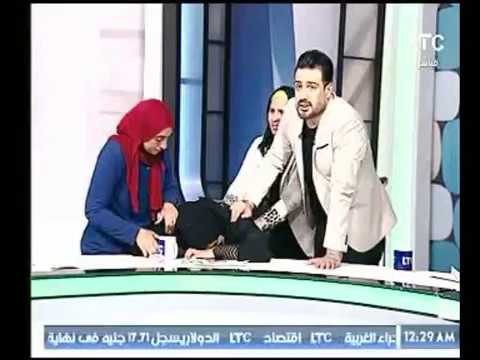 بالفيديو .. والدة محمود مشجع الزمالك تنهار علي الهواء وتفقد الوعي في الأستوديو
