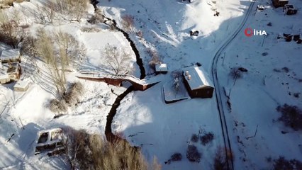 Beyaz gelinliğini giyen Selçuklu Mezarlığı havadan görüntülendi