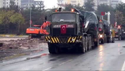 Suriye Sınırına Tank Sevkiyatı Sürüyor