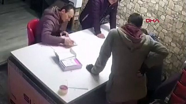 Tamir ettiği tablet patladı, iki eli ve kulağı yandı