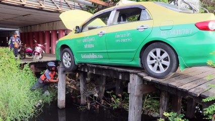 Taxi Gets Stuck After Trying To Drive Across Wooden Footbridge