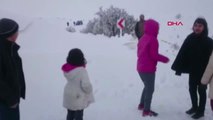Elazığ Karda Mahsur Kalan Öğrencileri Jandarma Kurtardı