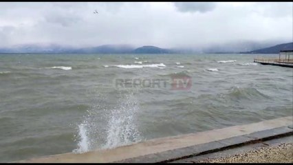 U mbyt dje në liqenin e Pogradecit,ndalen kërkimet si pasojë e motit të rënduar