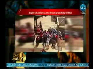 بالفيديو .. لحظة اخراج طفلة متوفية من بلاعة مجارى بدون غطاء في القليوبية