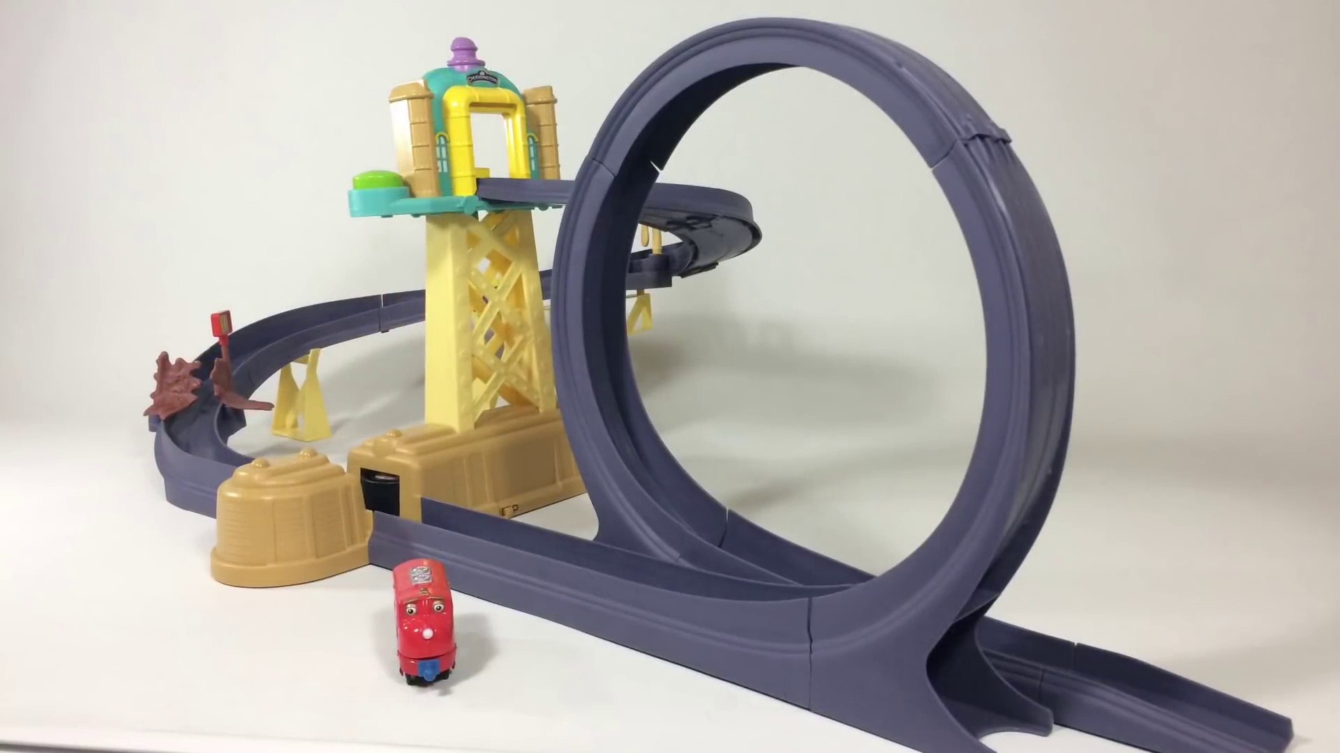 Chuggington Die Cast Training Yard with Loop Wilson Train Tomy  display picture 1