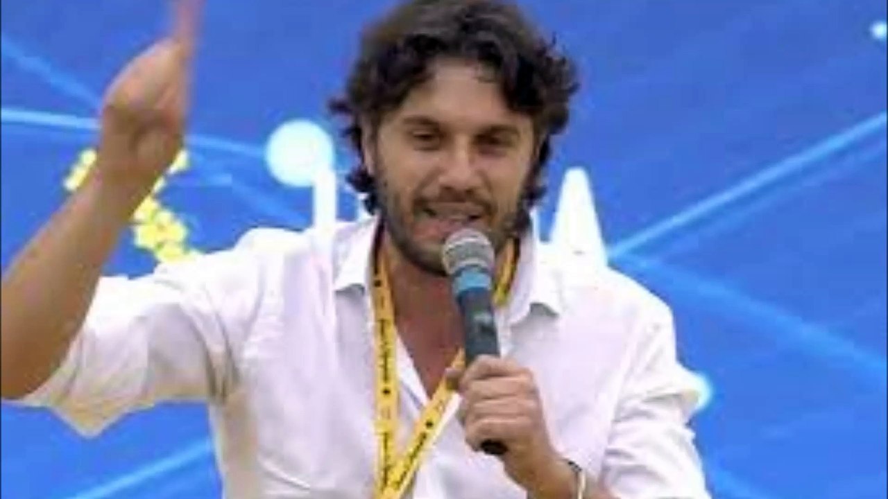 Les salaires des députés et des sénateurs et des dix députés du mouvement 5 étoiles qui n'ont pas voté pour la manœuvre du gouvernement: entretien avec Francesco Silvestri (M5s)