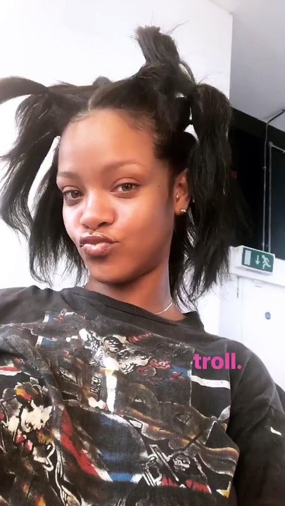 Choc : Rihanna dévoile ses cheveux naturels sans extensions et sans défrisage. Le web se déchire ! (vidéo)