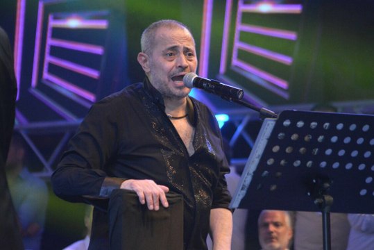 جورج وسوف يخرج عن شعوره ويطرد واحد من جمهوره