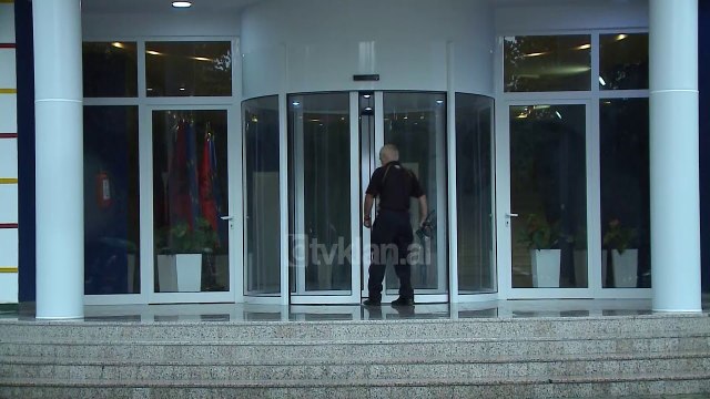 Sander Lleshaj firmos ndryshimet e para ne polici