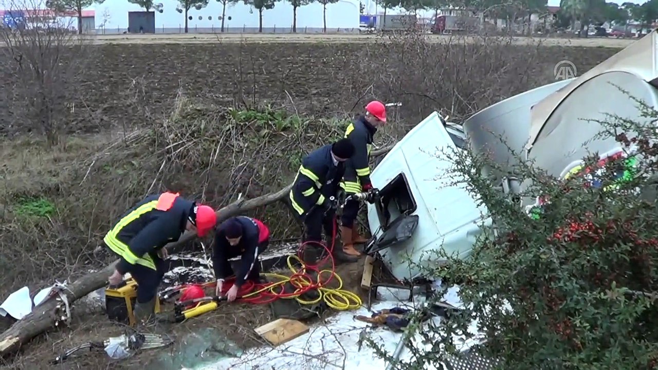 Biga'da süt tankeri devrildi: 1 yaralı - ÇANAKKALE