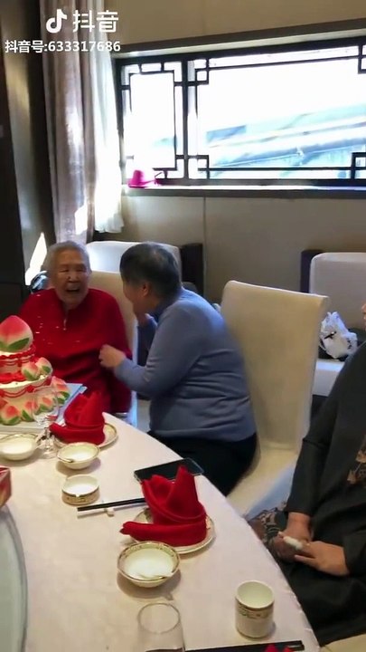 Chine : le challenge de faire intervenir les 4 génération de papas et mamans