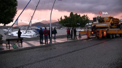 Bodrum'da şiddetli fırtına nedeniyle tekne karaya oturdu