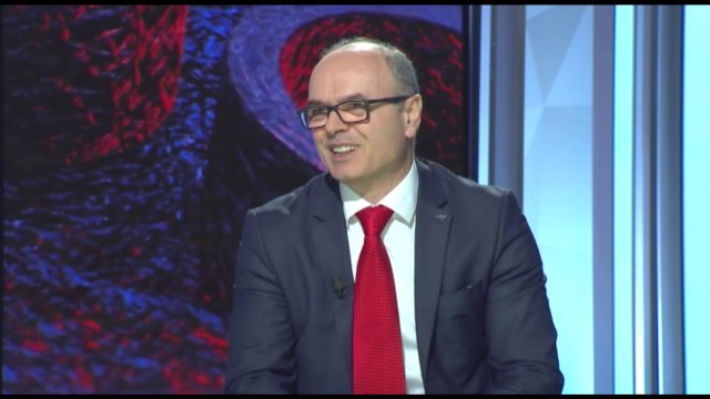 Ora News - NATO bazë ajrore në Kuçovë, ushtria shqiptare pa avionë ushtarakë dhe tanke