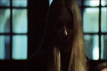 Eine Jungfrau In Der Krallen Der Zombies (Una Vergine Tra I Morti Viventi) (I Desideri Di Christine) - 2T