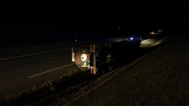 Un camion-citerne se couche sur l’A 28