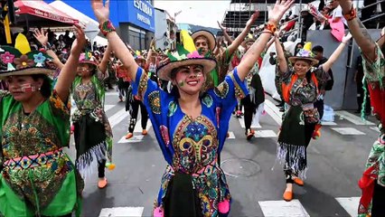Colombianos participan del "Carnavalito" en Pasto