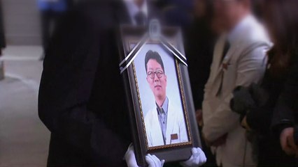 故 임세원 교수 눈물 속 발인 / YTN