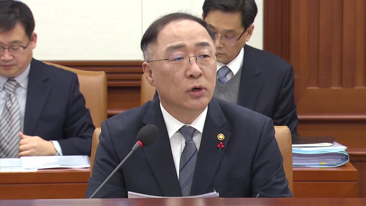 홍남기 "최저임금 결정구조 개편 초안 다음 주 발표" / YTN