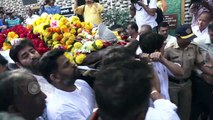 Sachin Tendulkar Gets EMOTIONAL At His Coach Ramakant Achrekar's Last Rite | FULL VIDEO