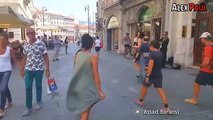 Una bailarina de Palestrina no pudo resistir la melodía de un músico callejero en Italia