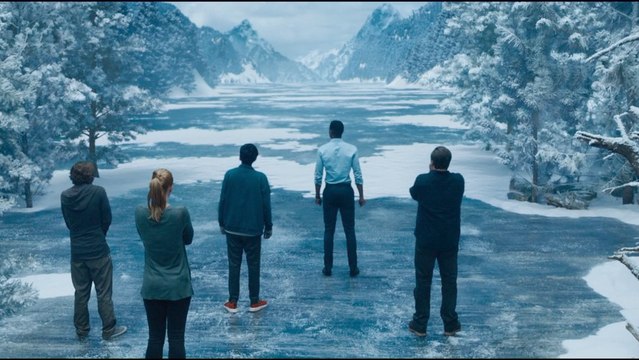 Deborah Ann Woll, Taylor Russell On What Makes 'Escape Room' Terrifying