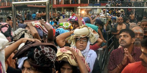 സന്നിധാനത്ത് വീണ്ടും പ്രതിഷേധം | Oneindia Malayalam