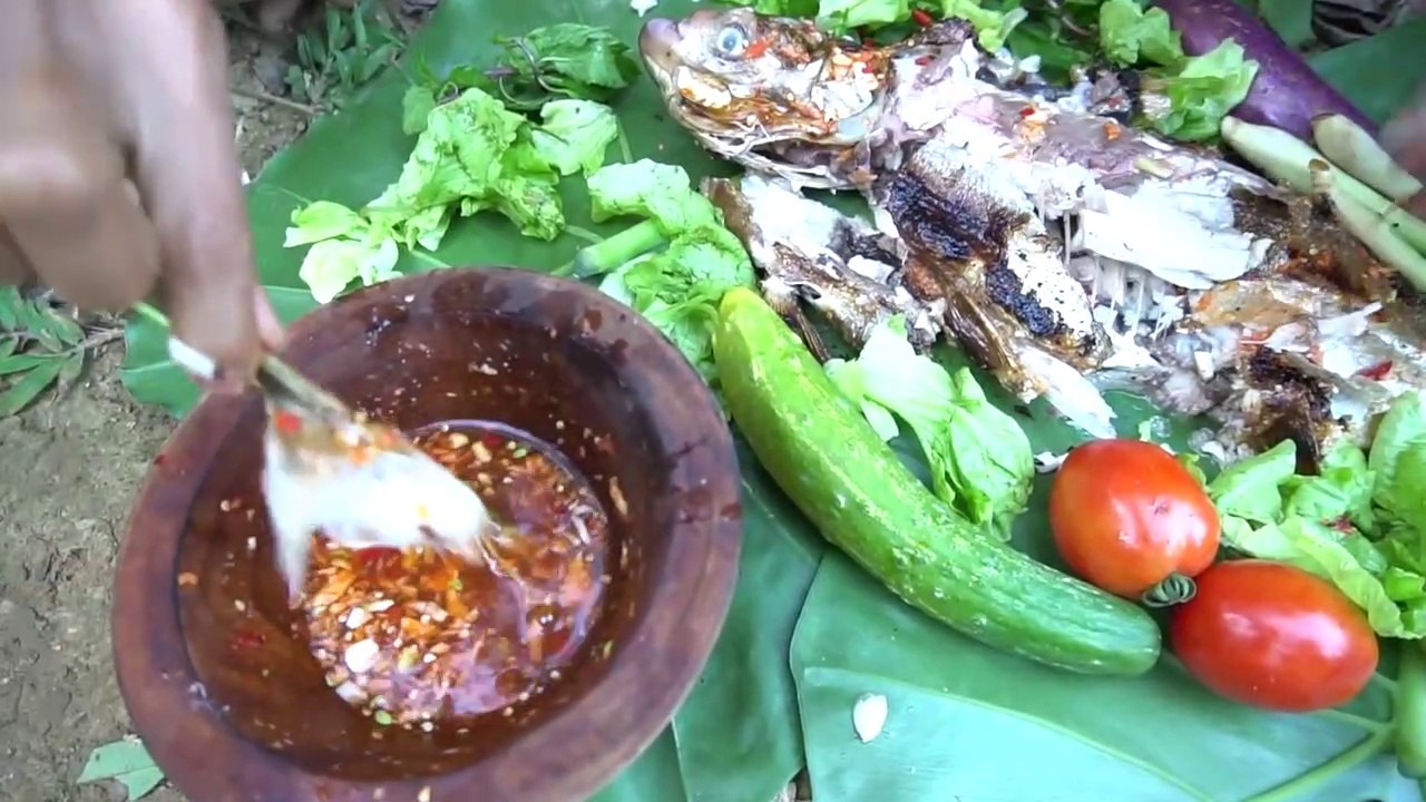Primitive Technology - Cooking Big Cat fish At river - Grilled fish Eating delicious