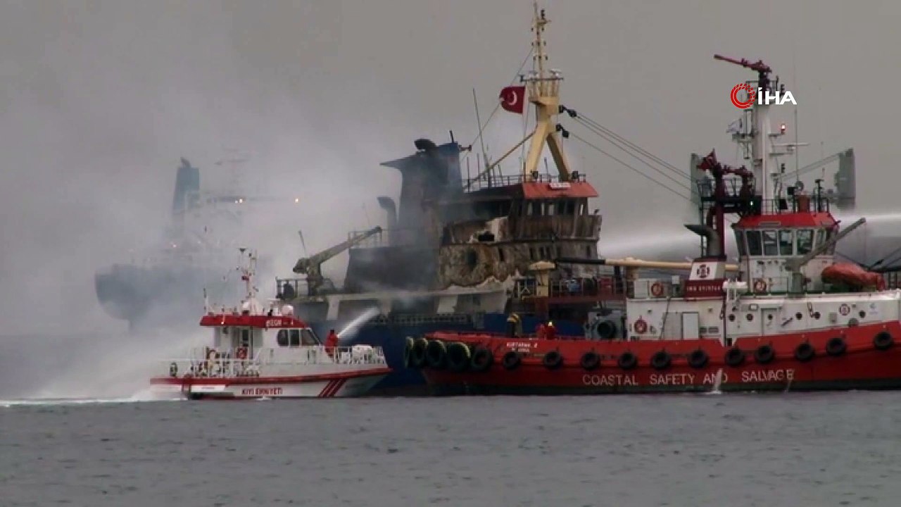 Pendik açıklarında yanan gemiyi söndürme çalışmaları sürüyor