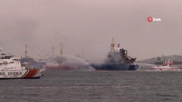 Pendik Açıklarında Yanan Gemiyi Söndürme Çalışmaları Sürüyor