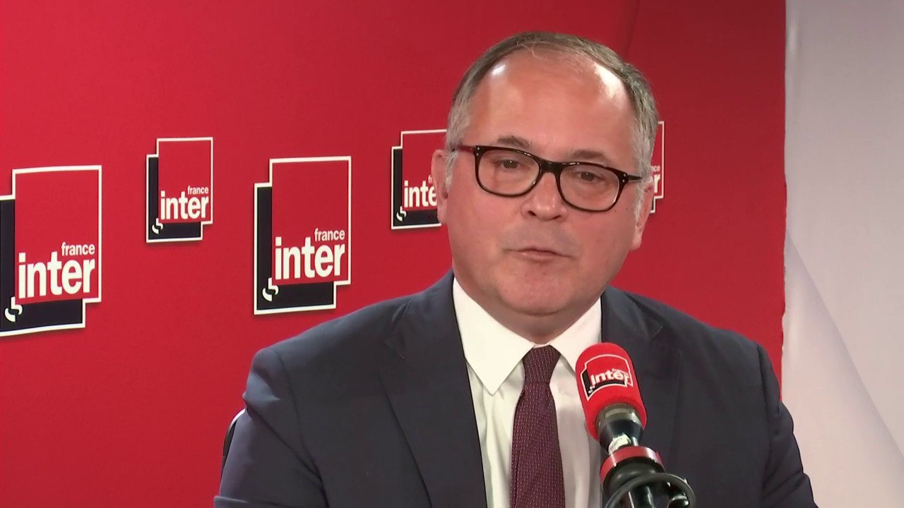 Benoît Cœuré, membre du directoire de la Banque centrale européenne, sur les 100% de dettes publiques : "À un moment, la charge de la dette commencera à évincer toutes les autres dépenses du budget de l'état"