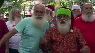 Santas de Brasil se despiden de la Navidad